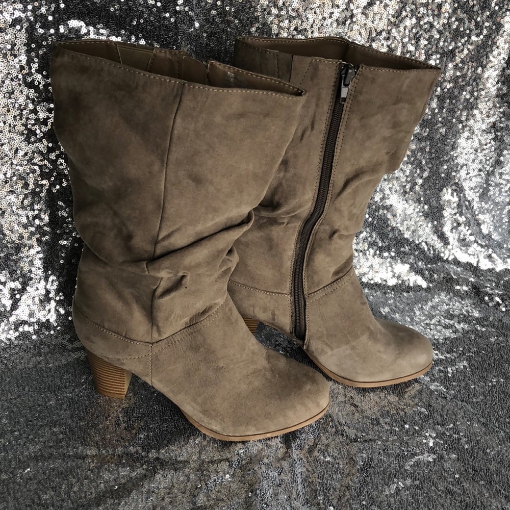 SUEDE TAN HIGH HEELED BOOTS